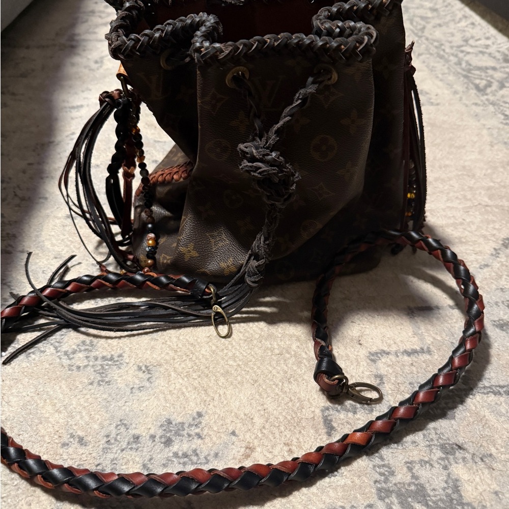 Louis Vuitton neo noe revamped bag